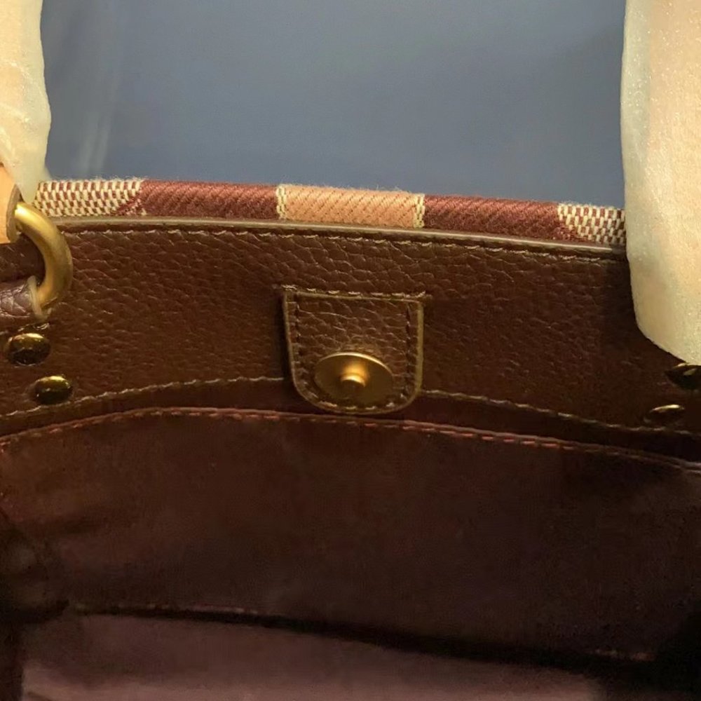 Coach Dempsey 22 Tote bag - Picture 6 of 7